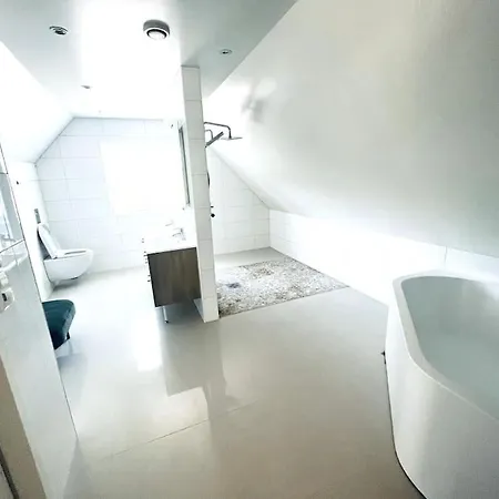 Apartment Moderne Leilighet, 175 Kvm!